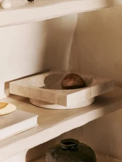 Hew low centrepiece, travertin fra Ferm Living