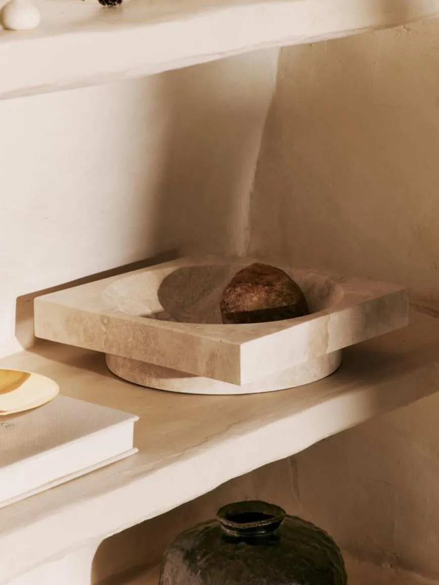 Hew low centrepiece, travertin fra Ferm Living