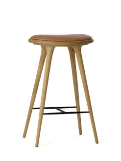 Høj barstol i sæbebehandlet eg fra Mater