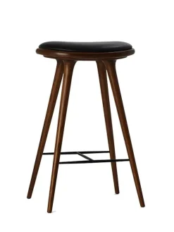 Høj barstol i sortbejdset bøg fra Mater