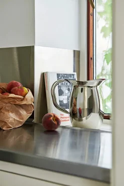 Indian Steel Pitcher fra Hay