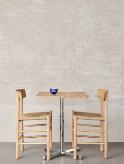 J39 Folkestolen, lys olieret eg af Børge Mogensen