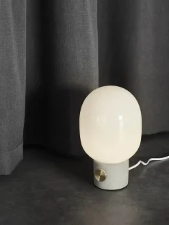 JWDA Bordlampe, hvid marmor fra Audo Copenhagen