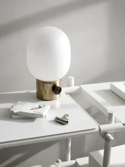 JWDA Concrete Bordlampe fra Audo Copenhagen