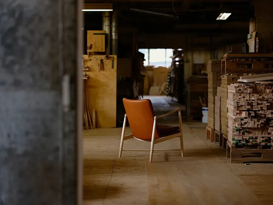 Kaminstolen, eg olie af Finn Juhl