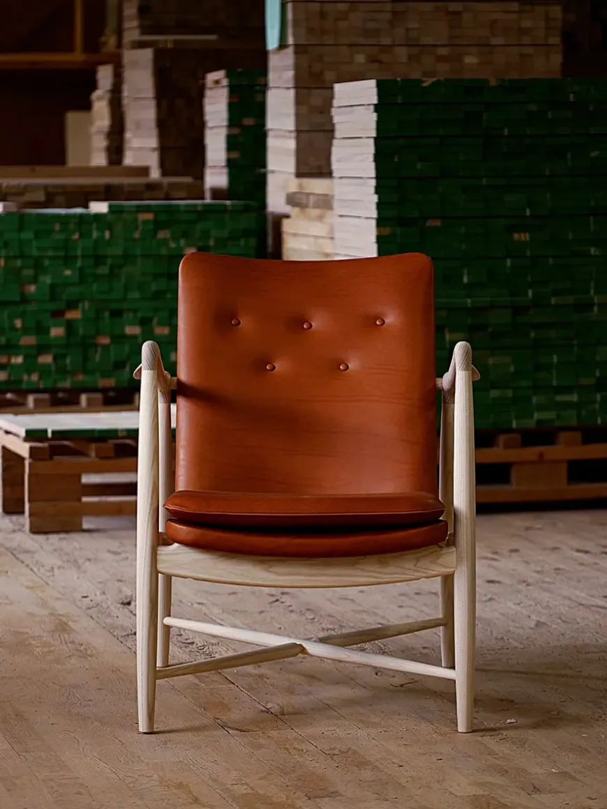 Kaminstolen, eg olie af Finn Juhl