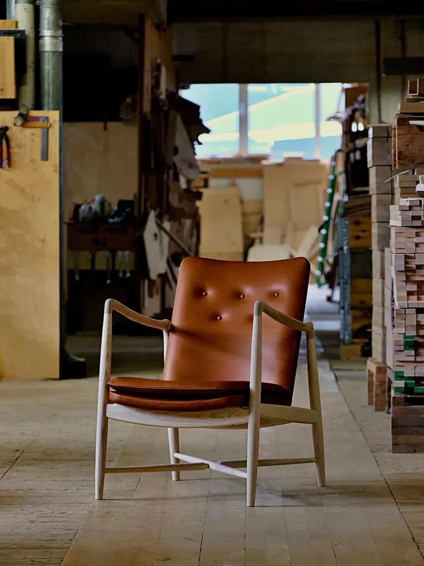 Kaminstolen, eg olie af Finn Juhl