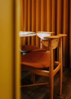 Karmstolen, eg olie af Finn Juhl