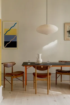 Karmstolen, eg olie/valnød af Finn Juhl