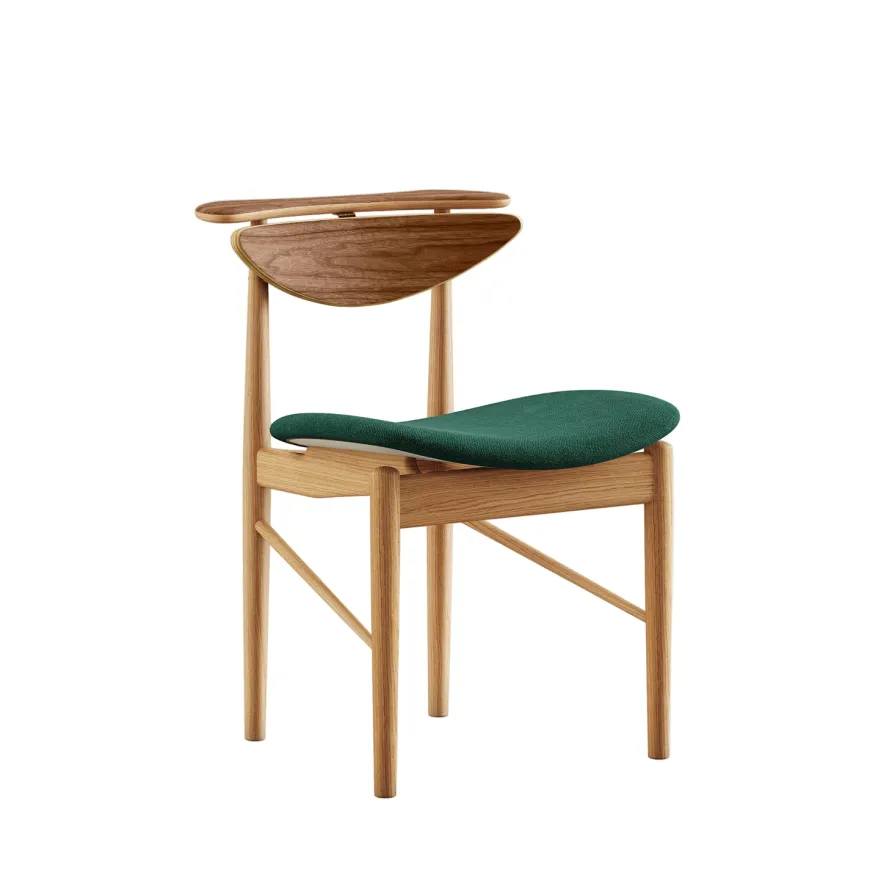 Karmstolen, eg olie/valnød af Finn Juhl