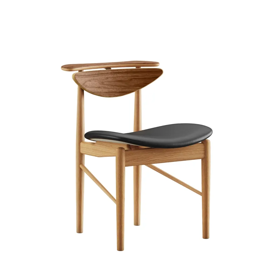 Karmstolen, eg olie/valnød af Finn Juhl