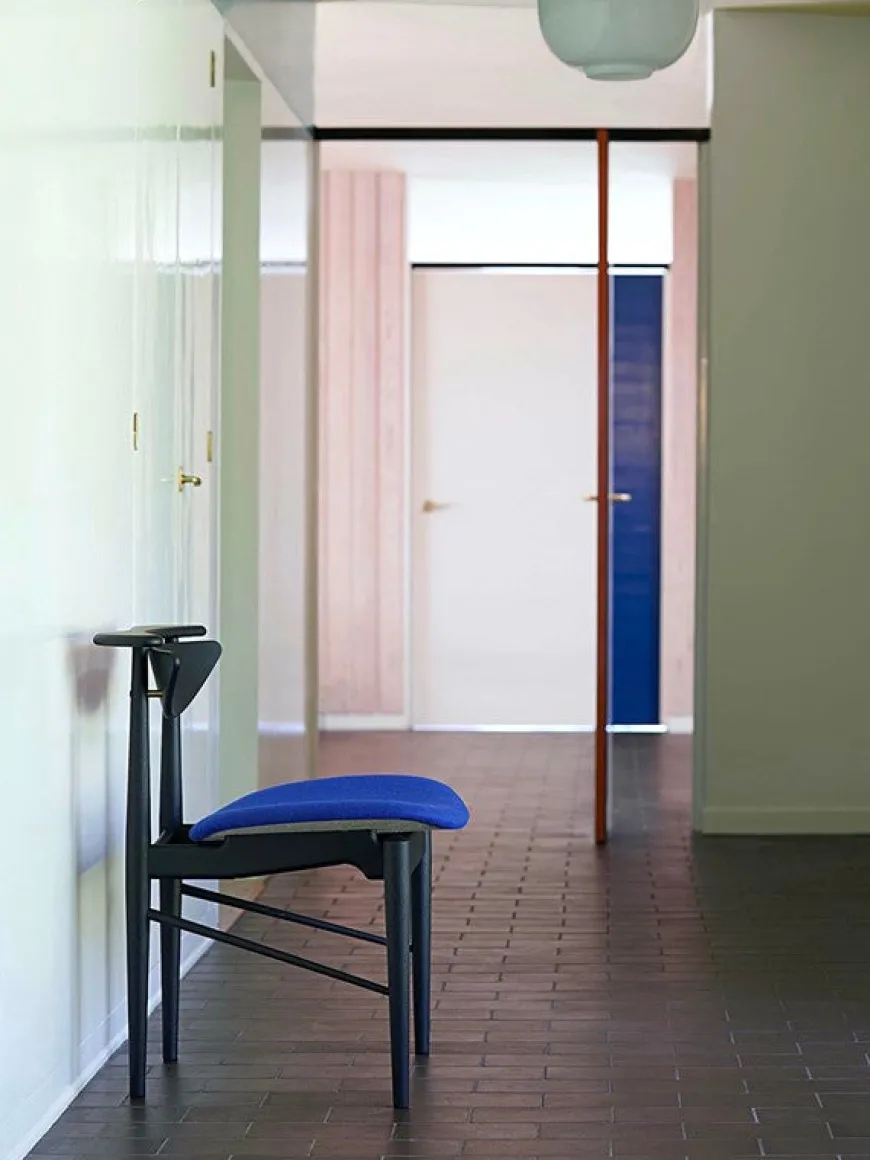 Karmstolen, eg olie/valnød af Finn Juhl