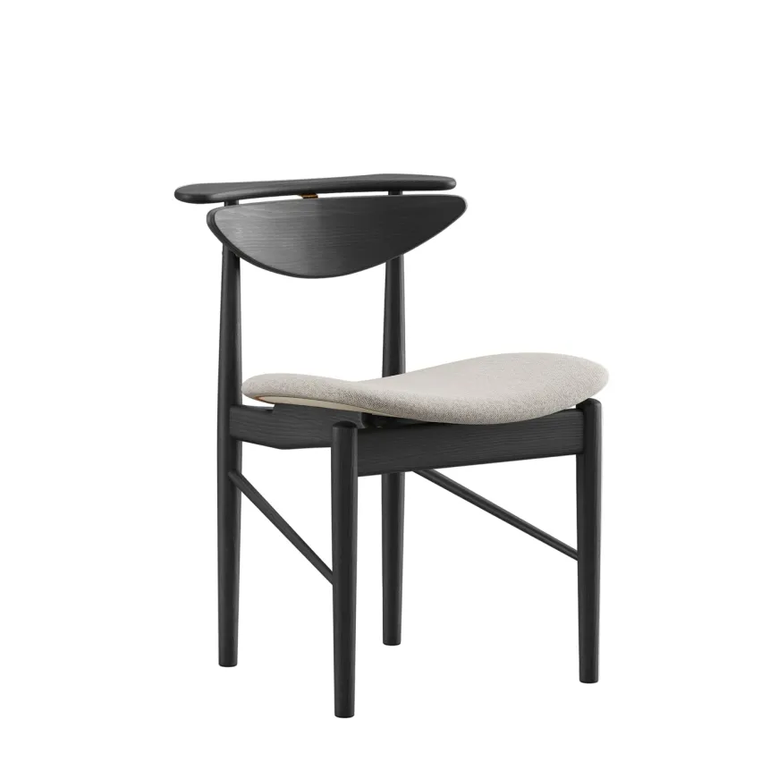 Karmstolen, eg olie/valnød af Finn Juhl