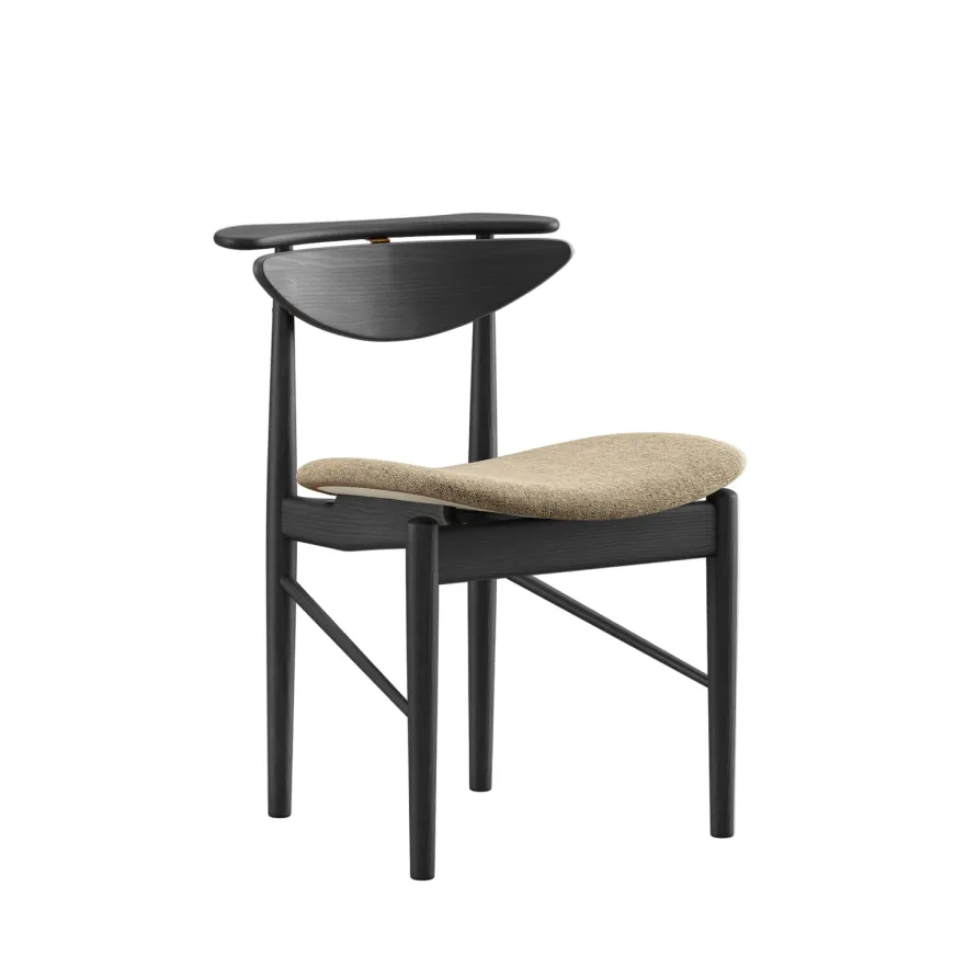 Karmstolen, eg olie/valnød af Finn Juhl