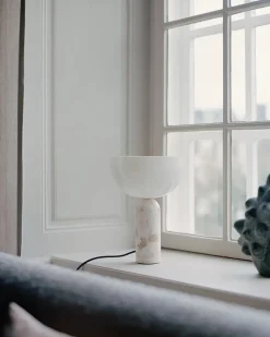 Kizu Bordlampe Small, Grey Marble fra New Works
