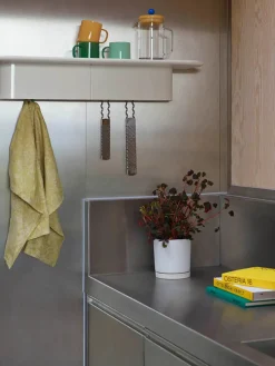 Korpus Shelf, medium fra Hay