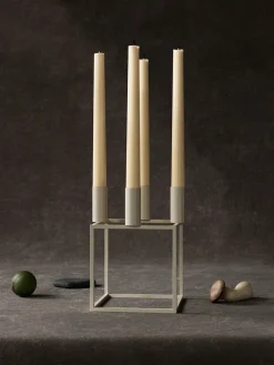 Kubus 4 Lysestage, olive fra Audo Copenhagen