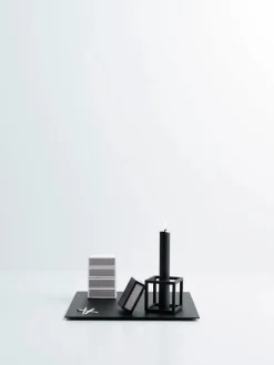 Kubus 1 Lysestage, sort fra Audo Copenhagen