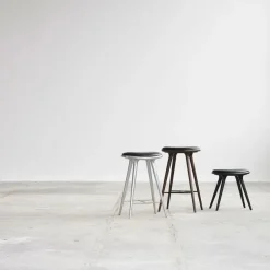 Lav barstol i Sirka grå egetræ fra Mater