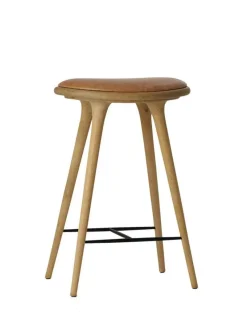 Lav barstol i sortbejdset bøg fra Mater