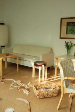 Limited Edition Stool 60, Mahogany Brown fra Artek