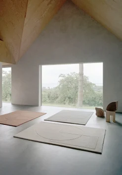 Lineal Poem Tæppe, Beige fra Linie Design