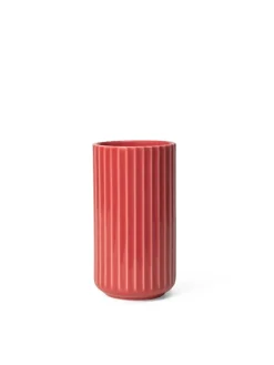 Lyngbyvasen i rød, H15,5 cm fra Lyngby Porcelæn