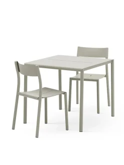 May sæt, 2 stole og bord 85x85 i light grey fra New Works