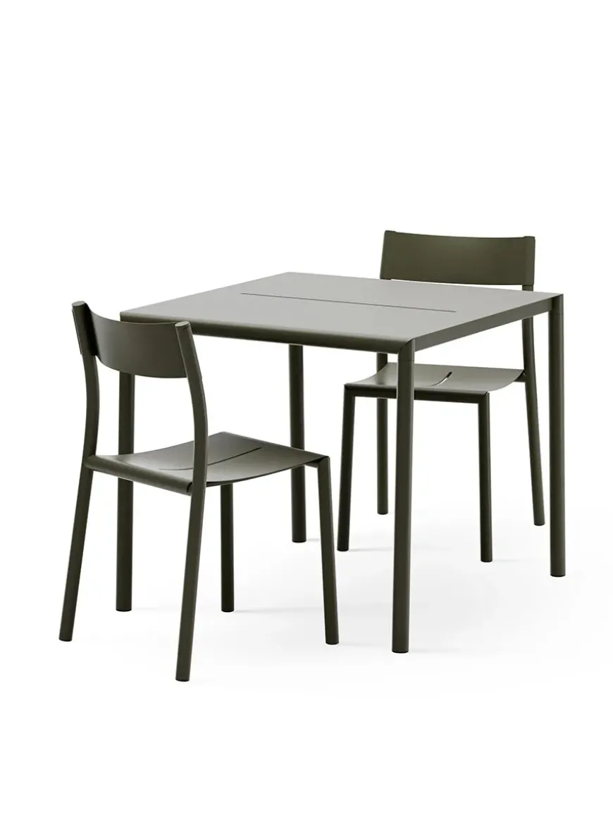 May sæt, 2 stole og bord 85x85 i light grey fra New Works