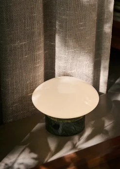 Mist AP21 Portable Bordlampe fra &Tradition