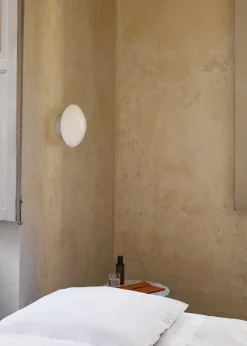 Mist AP22 væg- og loftlampe fra &Tradition