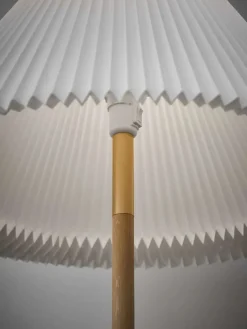 Model 328 Gulvlampe, eg fra Le Klint