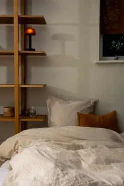 Monochrome Lines Sengetøj, okker/hvid fra Juna