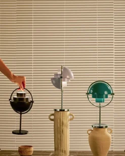 Multi-Lite Portable Bordlampe, messing/sort fra GUBI