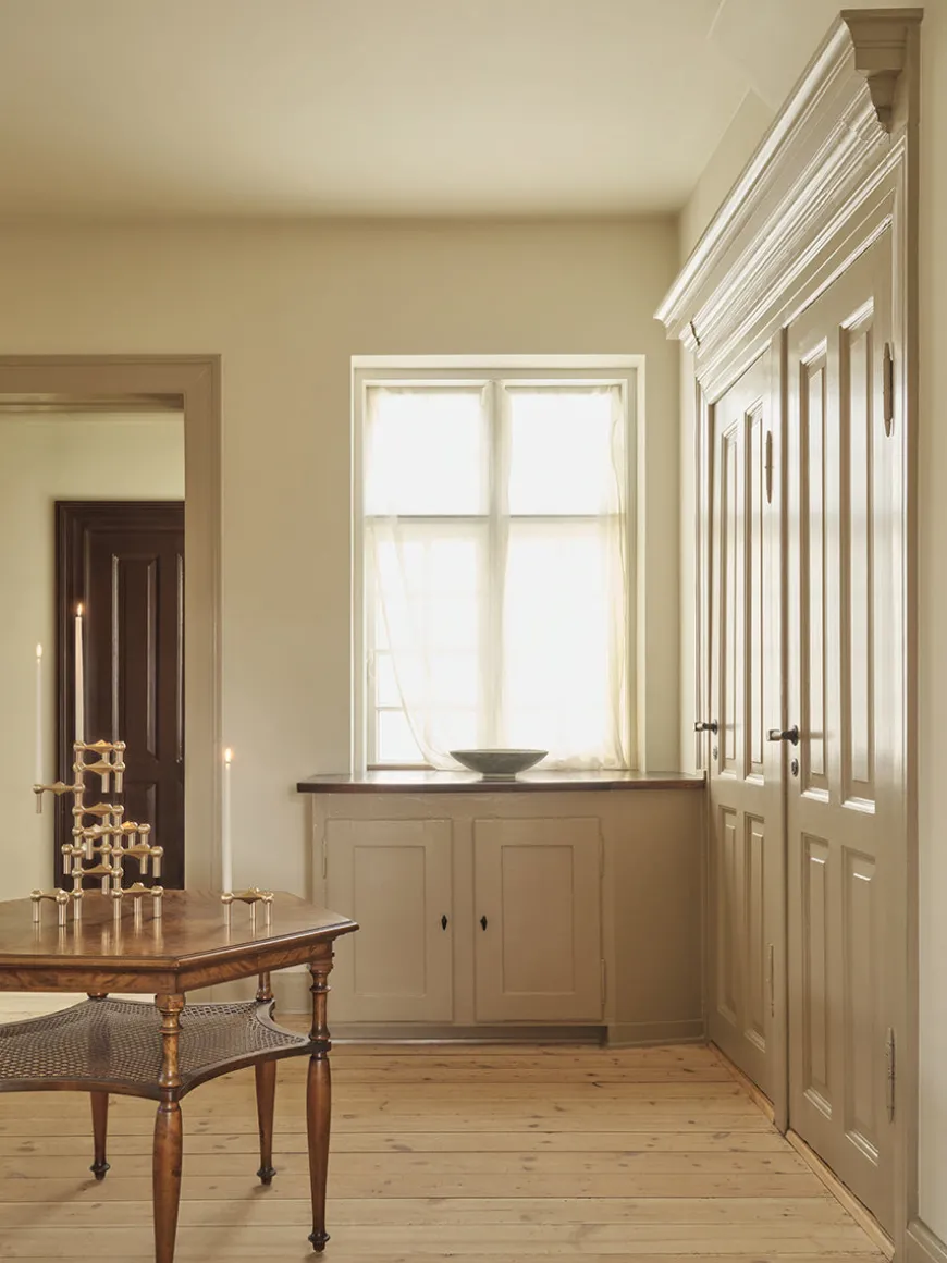 Nagel Lysestage, børstet messing fra STOFF Nagel