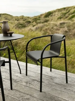 Nami Spisestol m/armlæn fra Houe