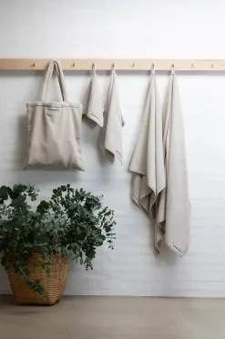 Naram towel - Lilac & Neon yellow fra Bongusta