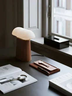 Nova Table Lamp, ivory fra Woud