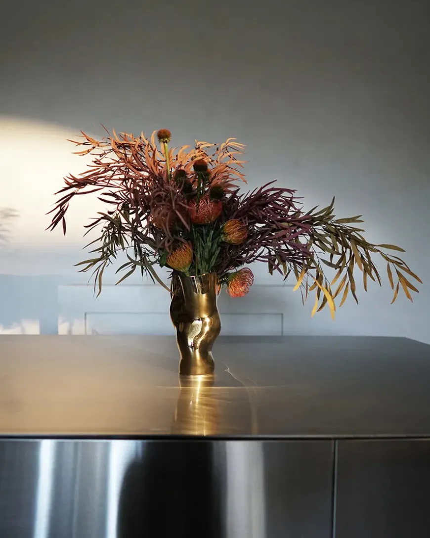 Ostrea 25 Vase, gold fra Hein Studio