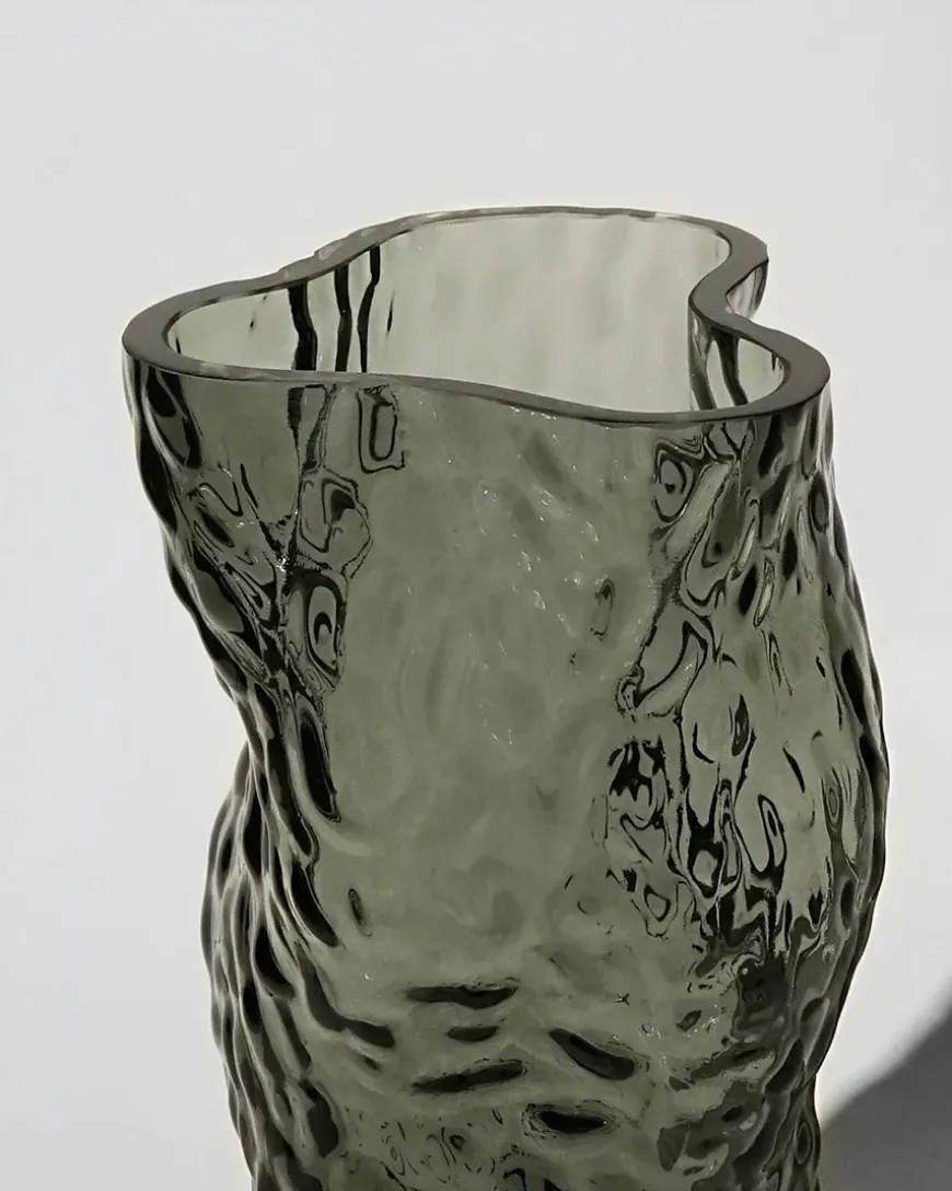 Ostrea Vase, midnight blue fra Hein Studio
