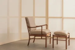 OW149 Colonial lænestol, valnød olie, Terra-læder af Ole Wanscher