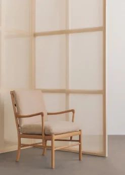 OW149 Colonial lænestol, valnød olie, Terra-læder af Ole Wanscher