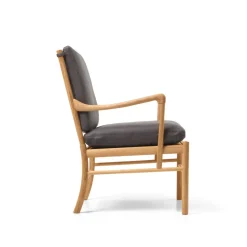 OW149 Colonial lænestol, valnød olie, Terra-læder af Ole Wanscher