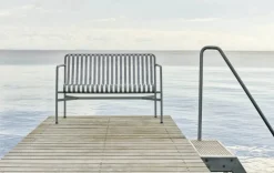 Palissade Dining Bench, sky grey fra Hay