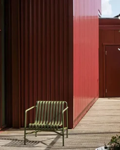 Palissade Lounge Chair Low, hot galvanised fra Hay