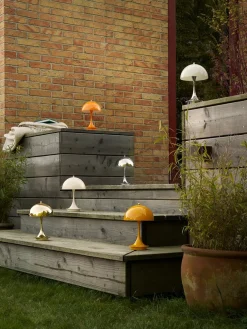 Panthella 160 Portable V3, chrome blue grey af Verner Panton