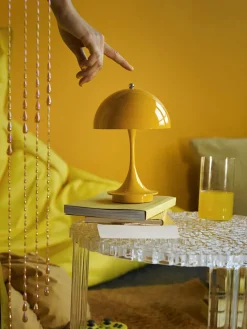 Panthella 160 Portable V3, opaque yellow af Verner Panton