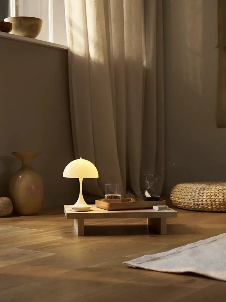 Panthella 160 Portable V3, opal pale rose af Verner Panton