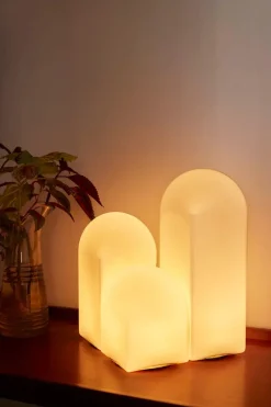 Parade table lamp 320 fra Hay