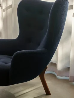 Petra VB3 Chair, sahara sheepskin/oak fra &Tradition